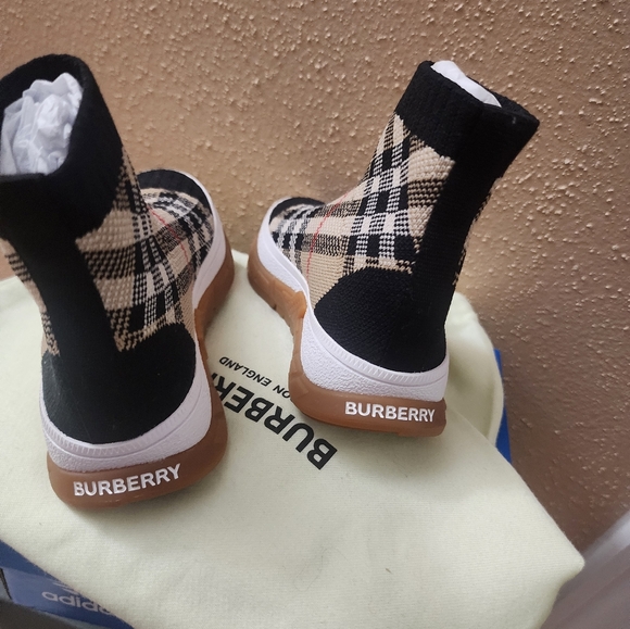 Burberry sneakers sock for toddler girl. - Picture 3 of 13